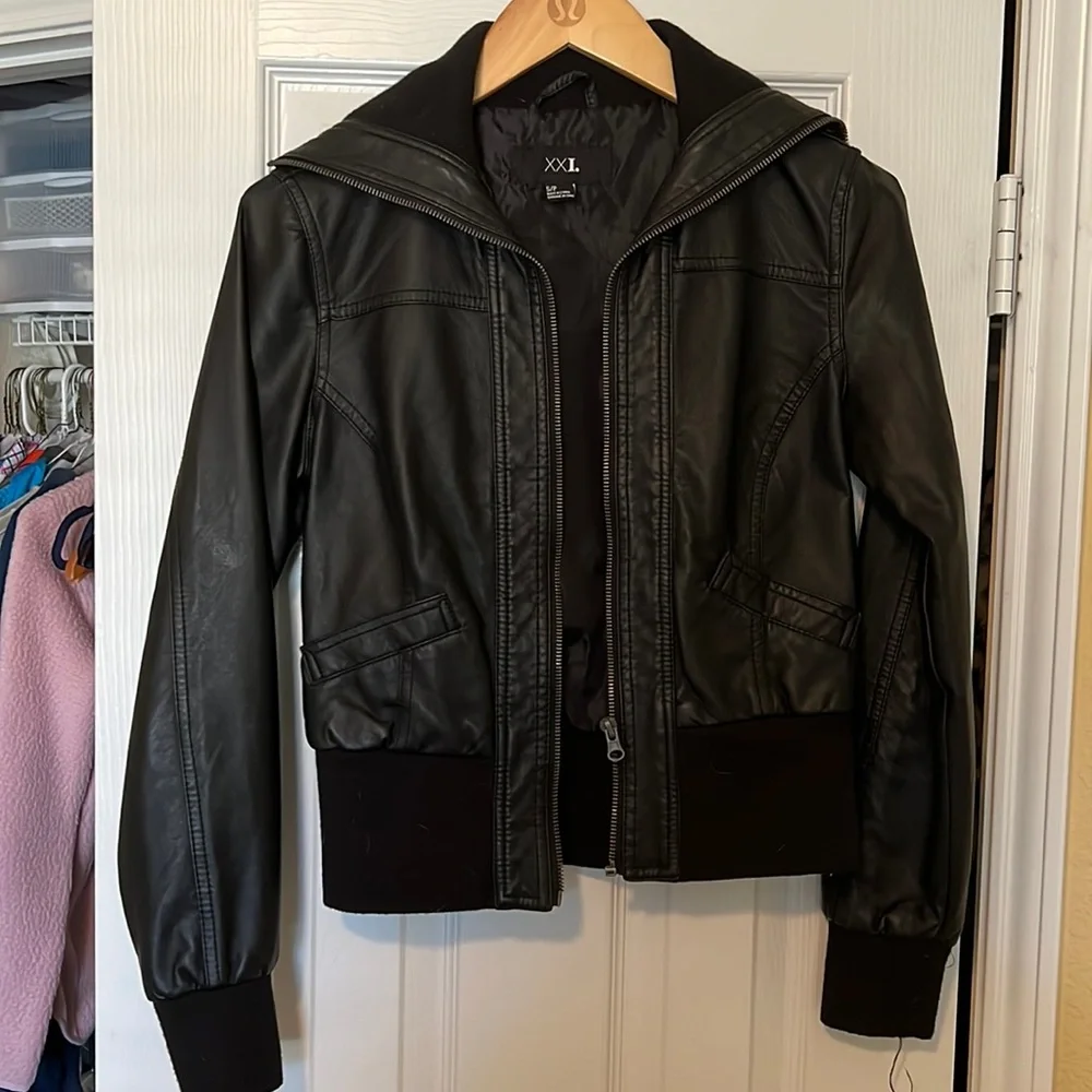Leather jacket - Picture 1 of 2
